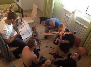 Подарил сыну конструктор